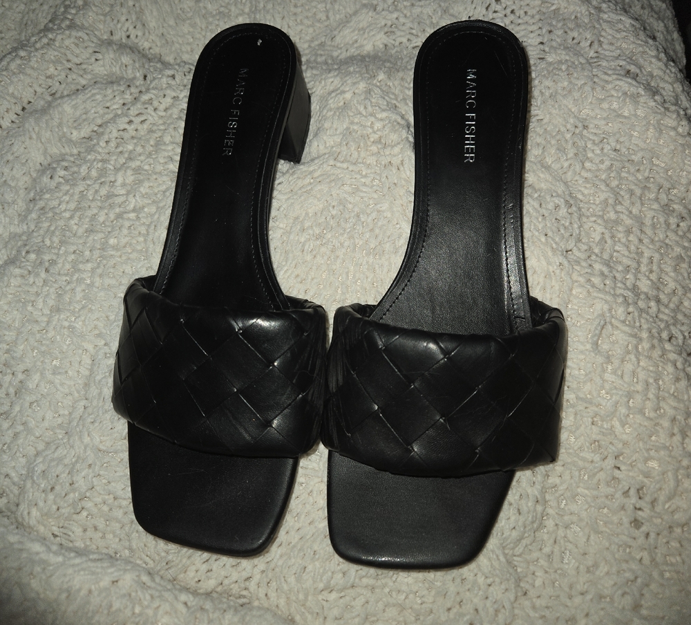 Marc Fisher Size 9.5 M Woven Sandals